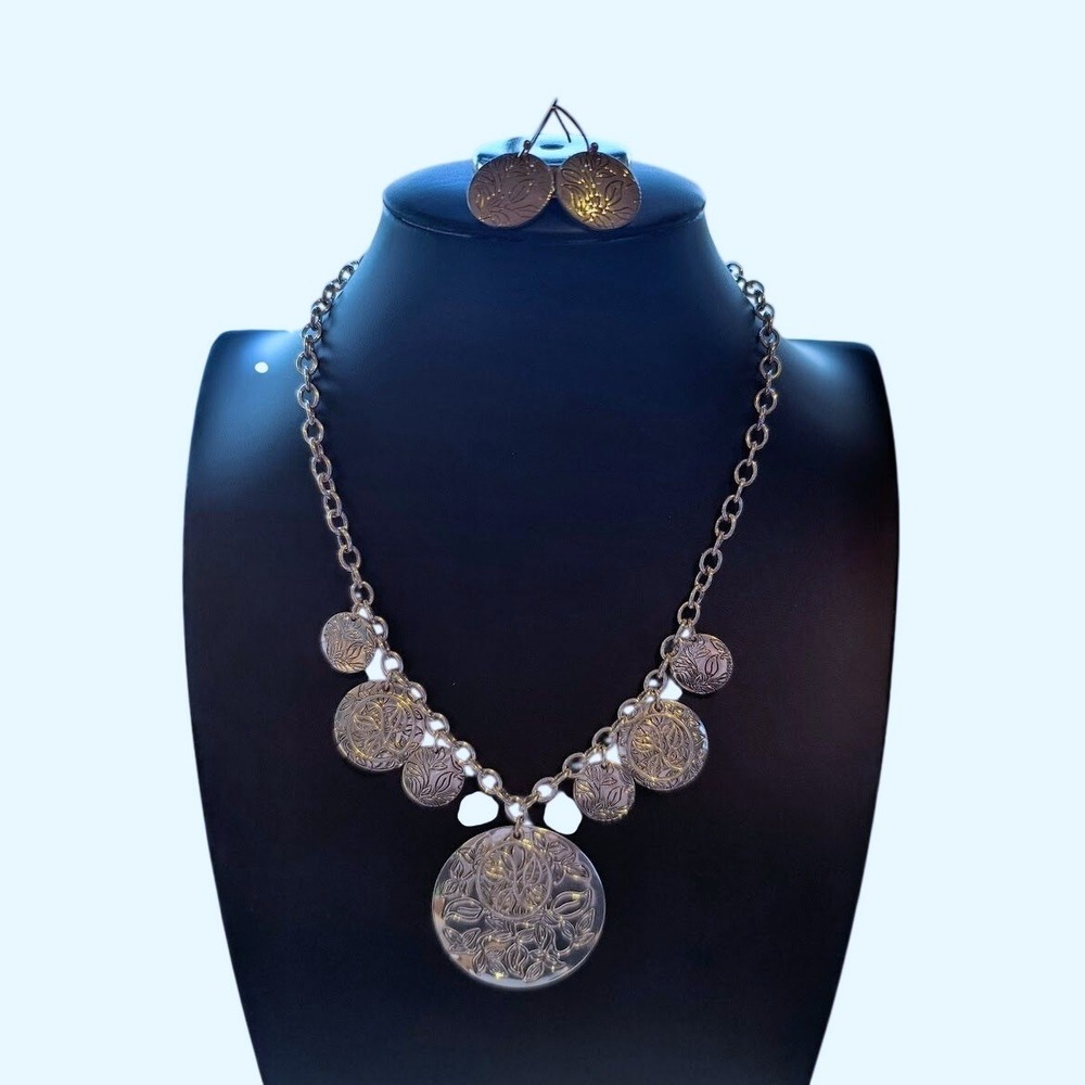 Vintage Avon Silver Tone Botanical Floral Medallion Necklace‎ and Earring Set